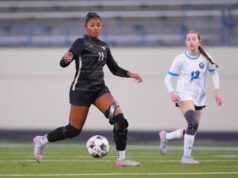 Los padres dicen que se debe hacer más para proteger a las adolescentes de los desgarros del LCA