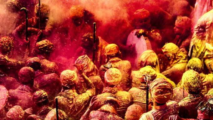 Holi 2026: guía del dermatólogo para sobrevivir a las alergias cutáneas después de las celebraciones