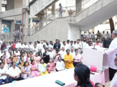 Los viajeros del metro de Pune obtienen un servicio de alimentación de rickshaw compartido en la estación SNDT