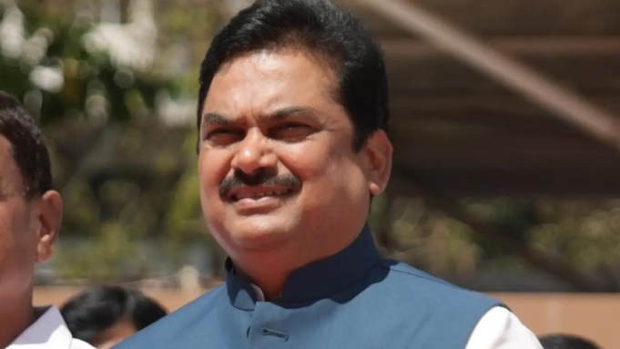 Suspensión del policía de Satara: se tomará una opinión legal sobre la acción, dice Ram Shinde