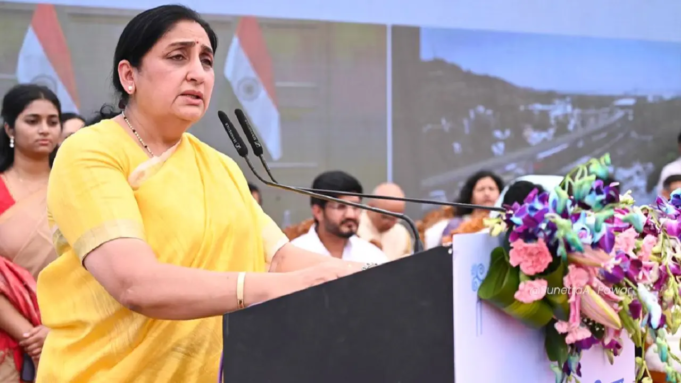 La renuncia de Rupali Chakankar enviada al CM para su acción: Sunetra Pawar