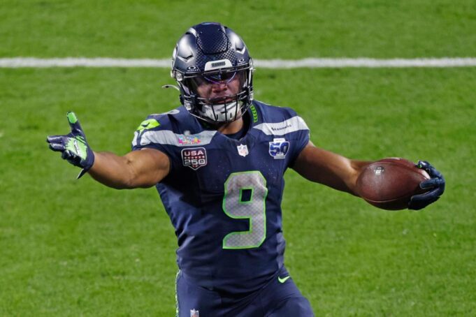 Los Chiefs consiguen al Jugador Más Valioso del Super Bowl, Kenneth Walker, con un contrato de 3 años por valor de hasta 45 millones de dólares, dice fuente de AP