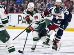 Nazem Kadri acaba de hacer sonreír a la estrella de Avs, Nathan MacKinnon, como si fuera 2022