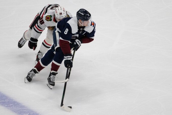 Colorado Avalanche derrota a los Chicago Blackhawks 3-1 en el Ball Arena