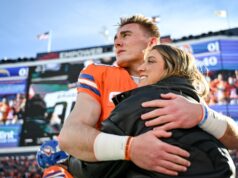 El mariscal de campo de los Broncos, Bo Nix, y su esposa Izzy Nix dan la bienvenida a su primer hijo