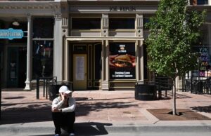 Los restaurantes de Denver luchan contra el aumento de los costos, los permisos y la falta de vivienda, según una encuesta