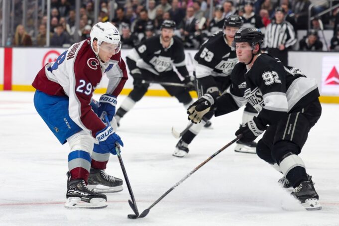 Nathan MacKinnon es el mejor jugador del mundo… incluso en fuerza
