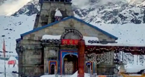 Fuertes nevadas cubren Kedarnath Dham bajo 3-4 pies de nieve espesa