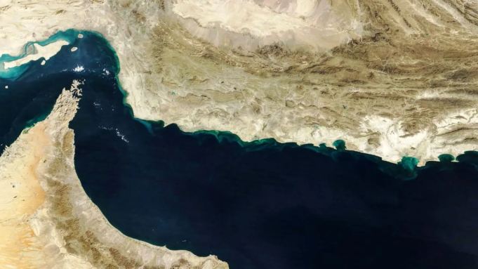 La Armada del IRGC rechaza las afirmaciones de Donald Trump, dice que el Estrecho de Ormuz está bloqueado