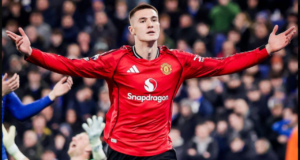 Manchester United venció al Aston Villa y consolida la tercera posición en la tabla