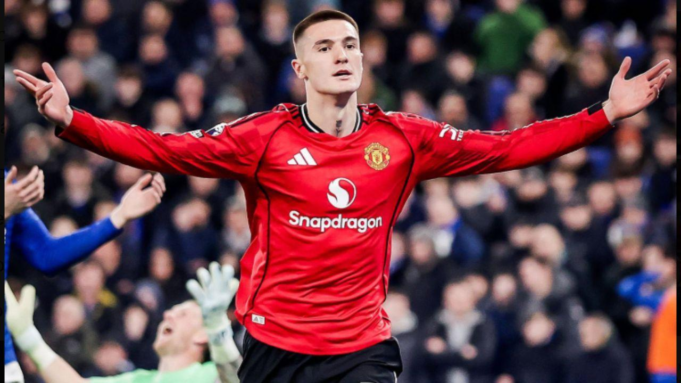 Manchester United venció al Aston Villa y consolida la tercera posición en la tabla