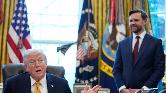 Trump critica a sus aliados por no respaldar el plan de Ormuz