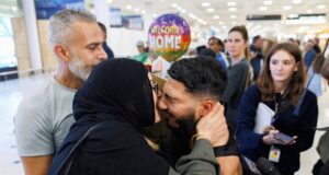 El primer vuelo australiano de repatriación llega al aeropuerto de Sídney