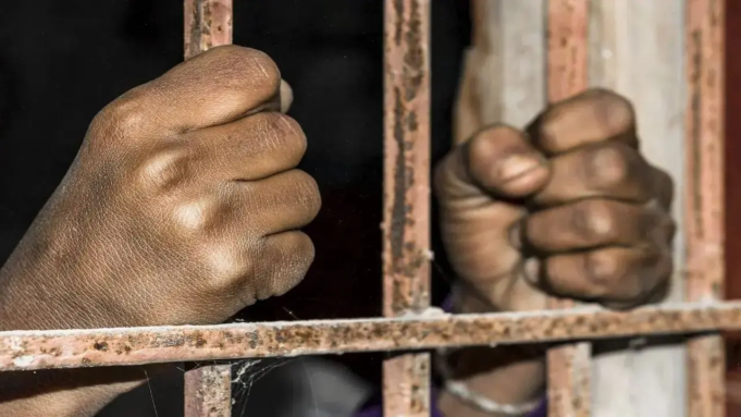 Un ciudadano bangladesí detenido en el aeropuerto de Mumbai con un pasaporte indio falso