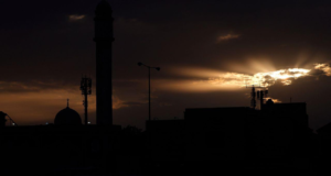 Irán intensifica los ataques del Golfo contra el aeropuerto de Kuwait y Arabia Saudita