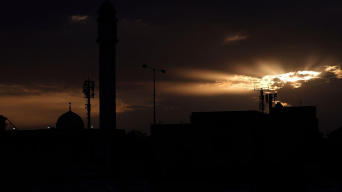 Irán intensifica los ataques del Golfo contra el aeropuerto de Kuwait y Arabia Saudita