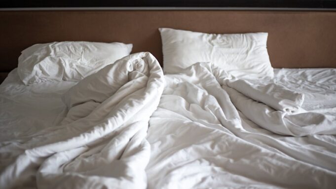 Problemas comunes y consejos de expertos para parejas que comparten cama