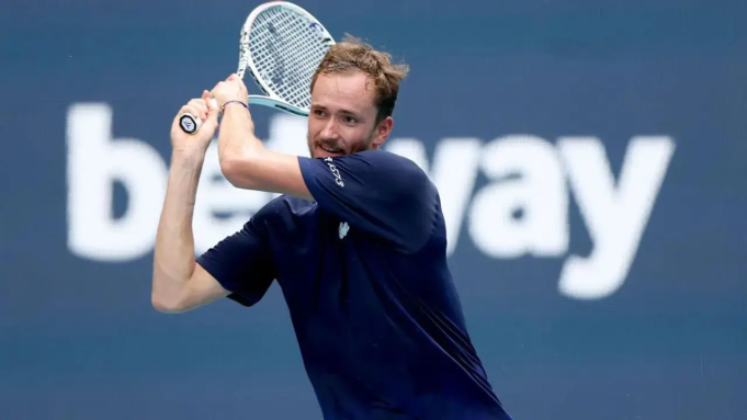 Estrellas del tenis en Dubai entre los atletas que enfrentan problemas de viaje debido a la guerra en Medio Oriente