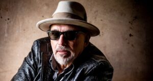 El fundador de Black Sorrows habla sobre las mujeres importantes de su vida