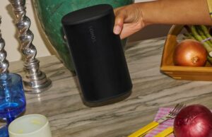 Sonos vuelve a fabricar altavoces con el Play portátil de 300 dólares y un Era 100 SL más económico