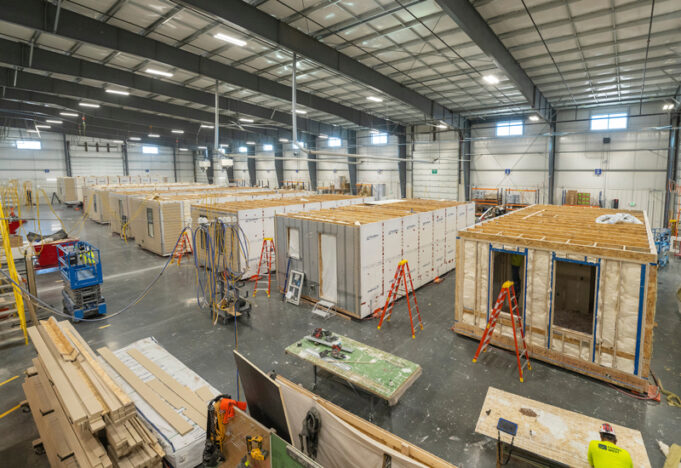 El constructor modular Fading West exige millones al desarrollador del proyecto Granby