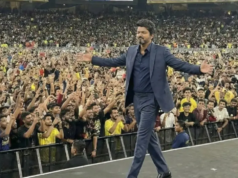 Los fanáticos de Vijay se reúnen en Mumbai mientras asiste al baby shower de la esposa de Atlee