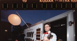 Conozca a Davey B. Gravey, el proyeccionista de cine detrás de Tiny Cinema
