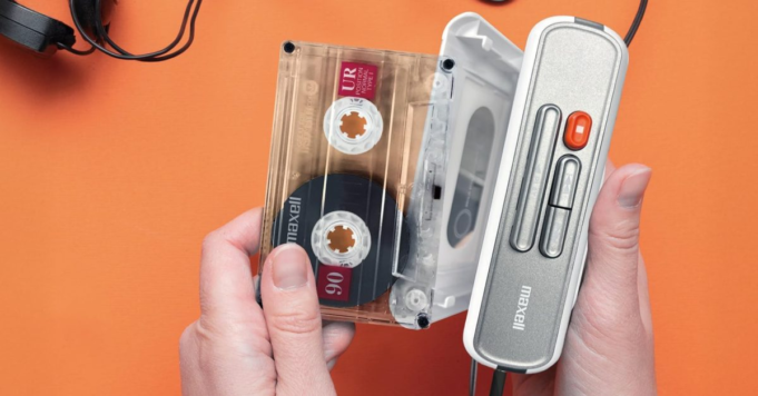 Deshazte de Spotify con este reproductor de casetes con USB-C y Bluetooth