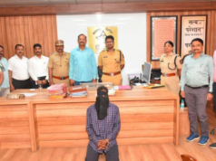 Mumbai: El marido empuja a su esposa a hacer funcionar el tren después de una disputa en Mulund, detenida