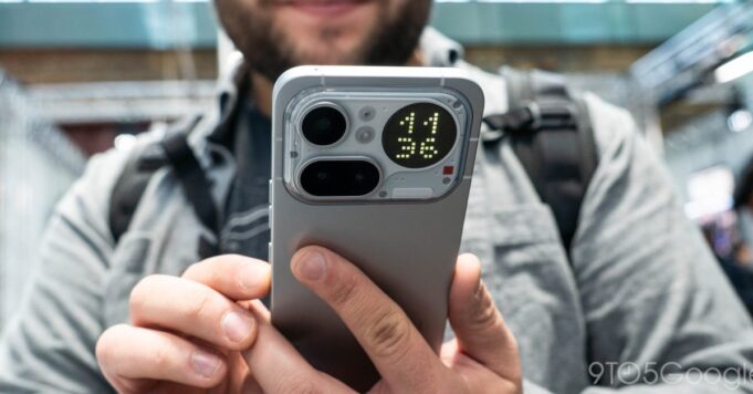 Nada cambia el enfoque ya que planea lanzar gafas inteligentes con IA