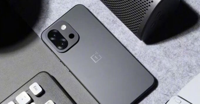 OnePlus 15T obtiene oficialmente una batería ‘Glacier’ de 7.500 mAh