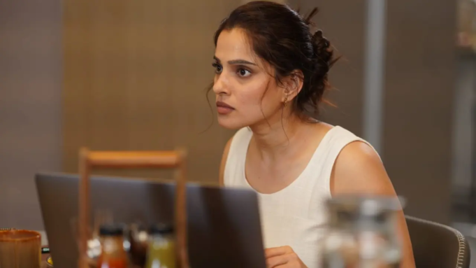 Priya Bapat dice Hola Kay Navin? Te hará mirar tu vida más objetivamente.