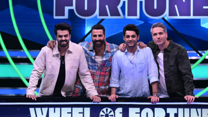 Rueda de la fortuna: Akshay Kumar le pregunta a Karan Wahi sobre su vida amorosa