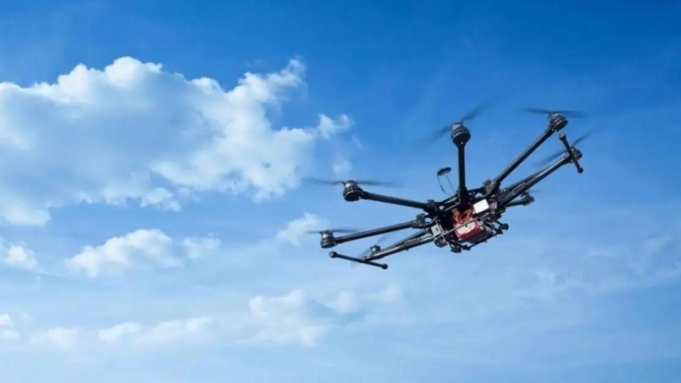 El ejército indio frustra los intentos de intrusión de drones paquistaníes a lo largo de la línea de control en Poonch