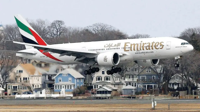 Emirates suspende vuelos hacia y desde Dubái en medio de tensiones regionales
