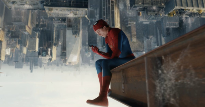 Spider-Man usa un Galaxy Z Flip en el primer tráiler de Brand New Day