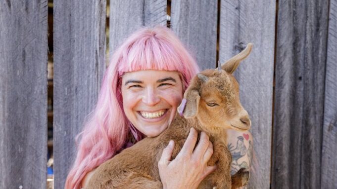 Hannah Moloney de Gardening Australia explica cómo la jardinería le ayuda a superar su ‘agujero oscuro’ de dudas