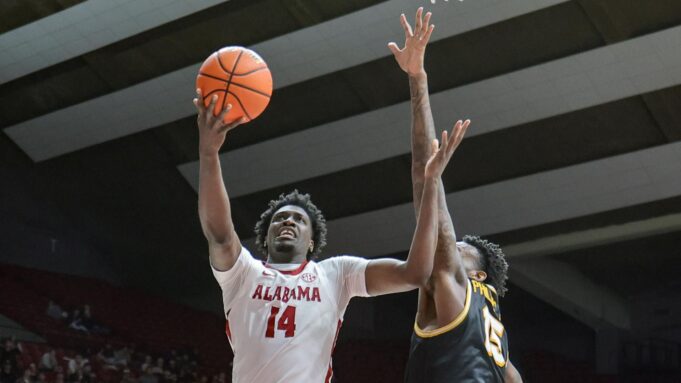 La NCAA propone prohibir que los jugadores que opten por participar permanezcan en el draft