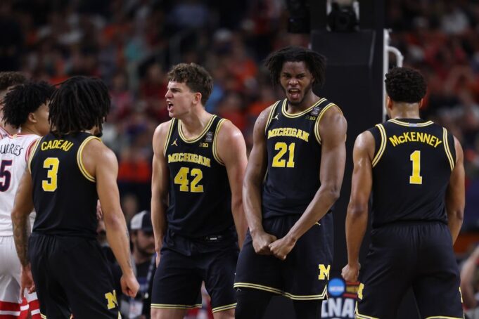 Michigan derriba a Arizona en una paliza histórica entre los primeros clasificados