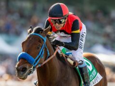 Mike Smith monta a So Happy hacia la victoria en el Derby de Santa Anita