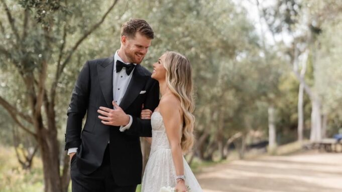 El mariscal de campo de los Seahawks, Sam Darnold, se casa con su prometida Katie Hoofnagle