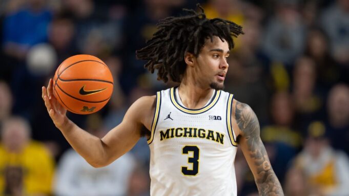 El PG estrella Elliot Cadeau regresará para la temporada senior en Michigan