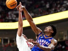 Tiller cambia a Kansas por su rival Missouri después de una gran temporada de primer año