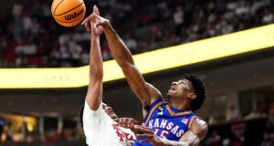 Tiller cambia a Kansas por su rival Missouri después de una gran temporada de primer año