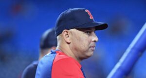 Los Medias Rojas despiden al manager Alex Cora en medio de una gran reestructuración como entrenador