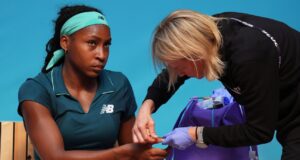 Coco Gauff vomita en pista antes de avanzar en el Madrid Open