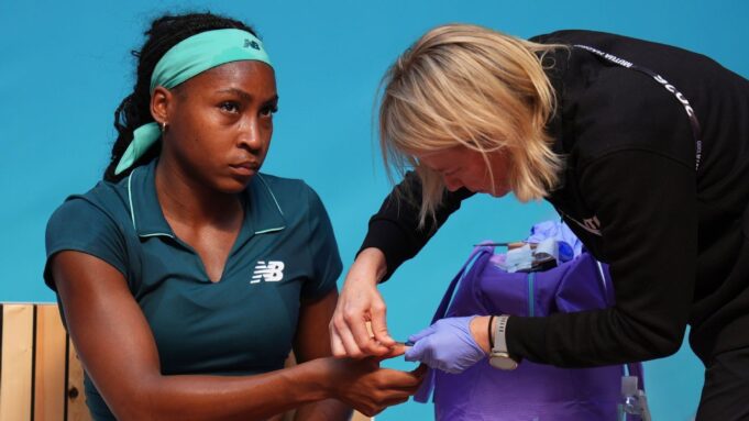Coco Gauff vomita en pista antes de avanzar en el Madrid Open