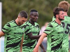 Forest Green Rovers niega que un fan rival haya sido expulsado por comer un sándwich de tocino