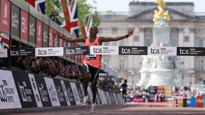 El maratonista récord Sabastian Sawe dice que tuvo un estricto régimen de pruebas
