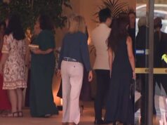 Los invitados llegan al retiro de Coogee para hablar sobre Meghan